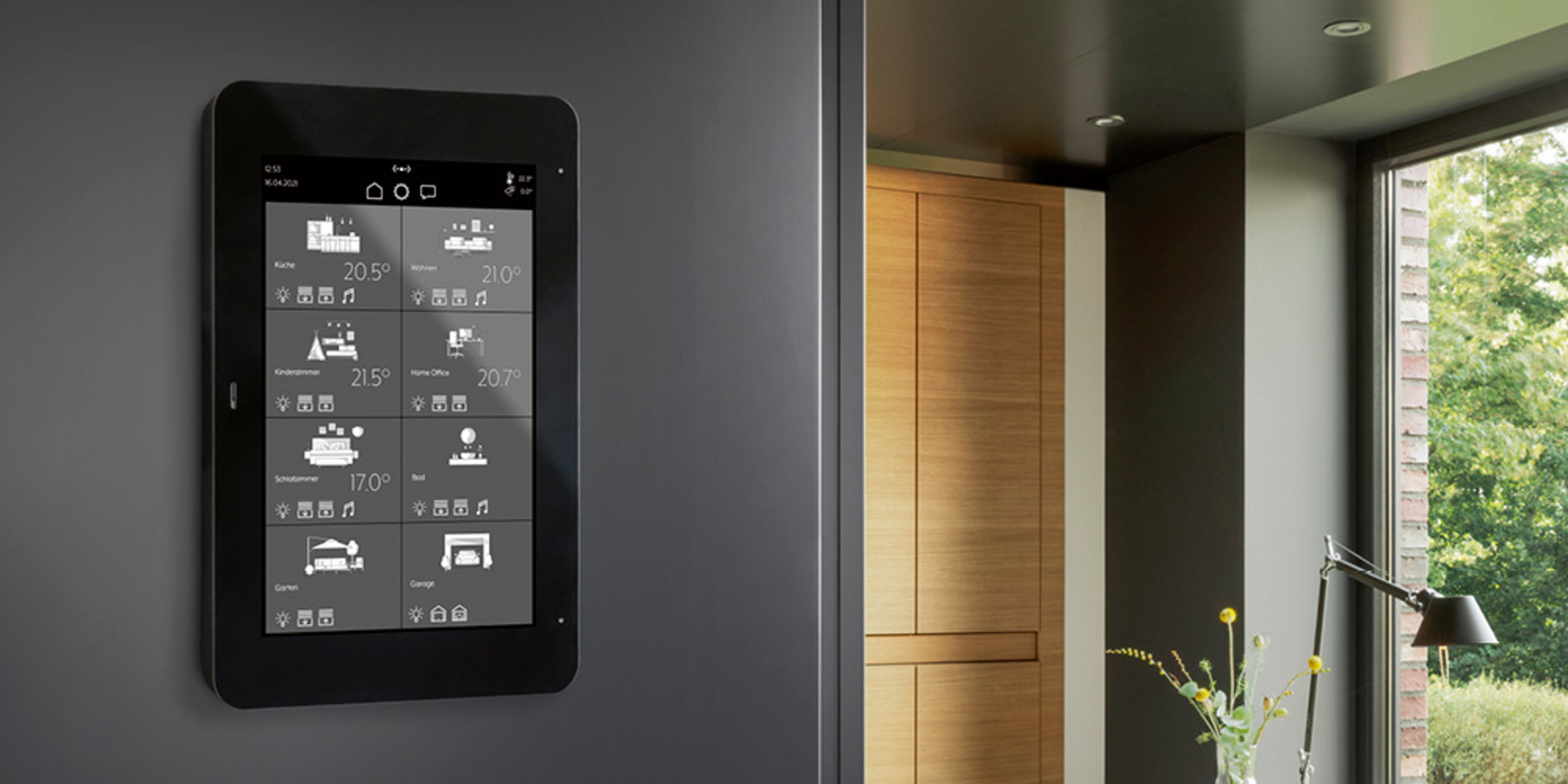 JUNG Smart Panel 8 bei Klaas Elektrotechnik GmbH & Co. KG in Oberursel